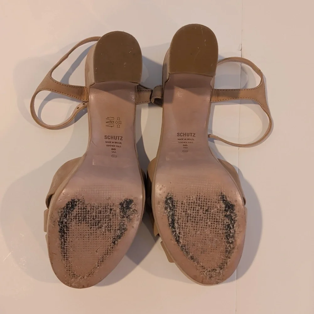 Schutz, Keefa, Beige Ankle Strap Platform Sandals/Heels. Size 8